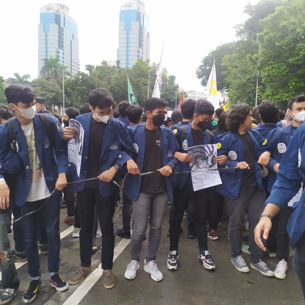 Duhai Mahasiswa, Kamu itu Buruh: Sefruit Kritik untuk Gerakan Mahasiswa Kini